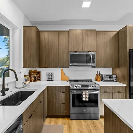 Sharlie'S Chateau - Sleek, Modern, New-Build Home Near Golf, Park, And Lake